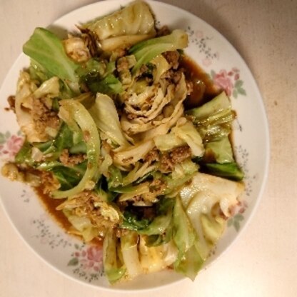 今日の夕飯は肉味噌キャベツを作りました。同じ肉を使った料理と言う事で作ったよレポートを送らせて頂きました。